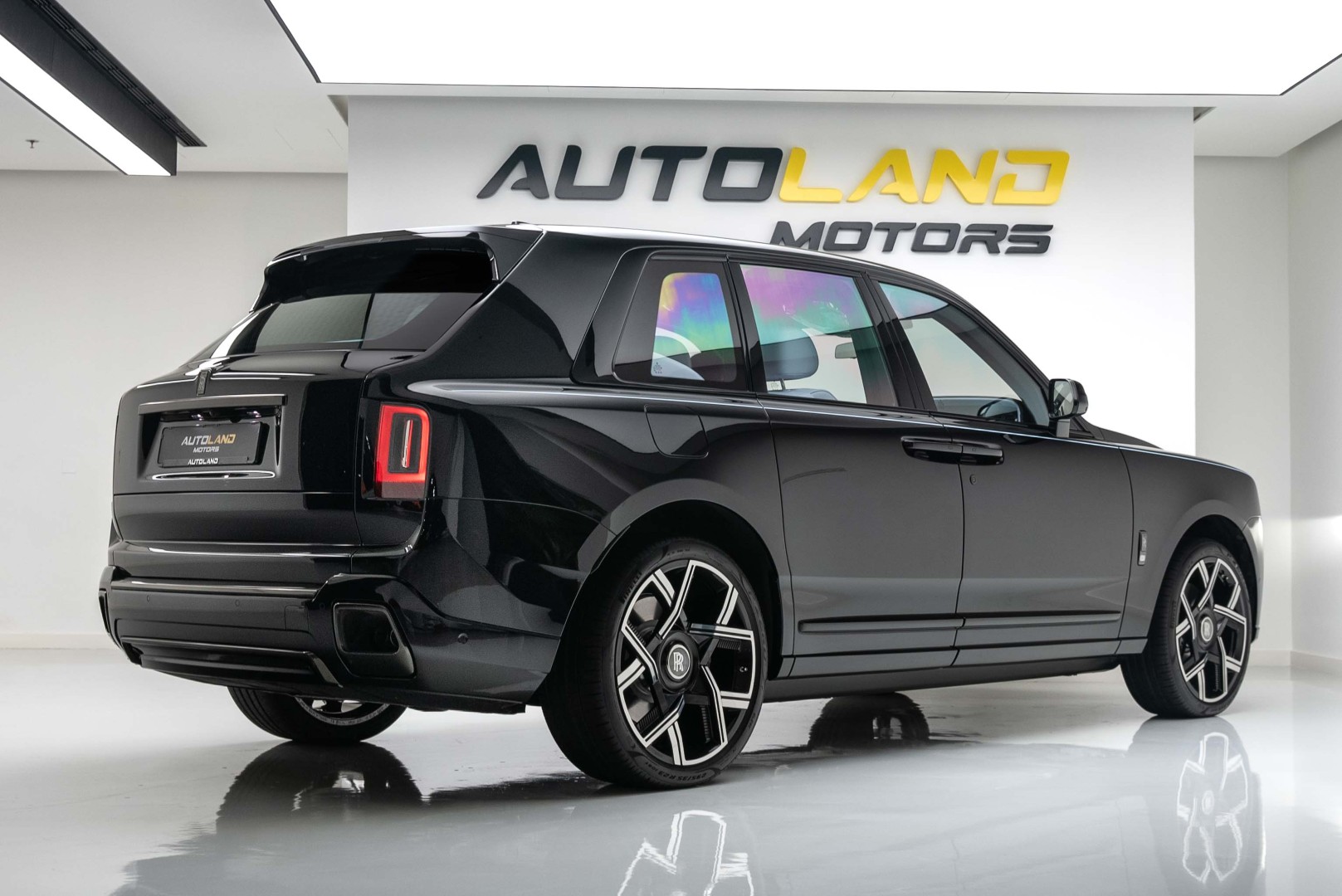 2025 ROLLS ROYCE CULLINAN BLACK BADGE.  BESPOKE SOUND SYSTEM. VIP REAR SEATS